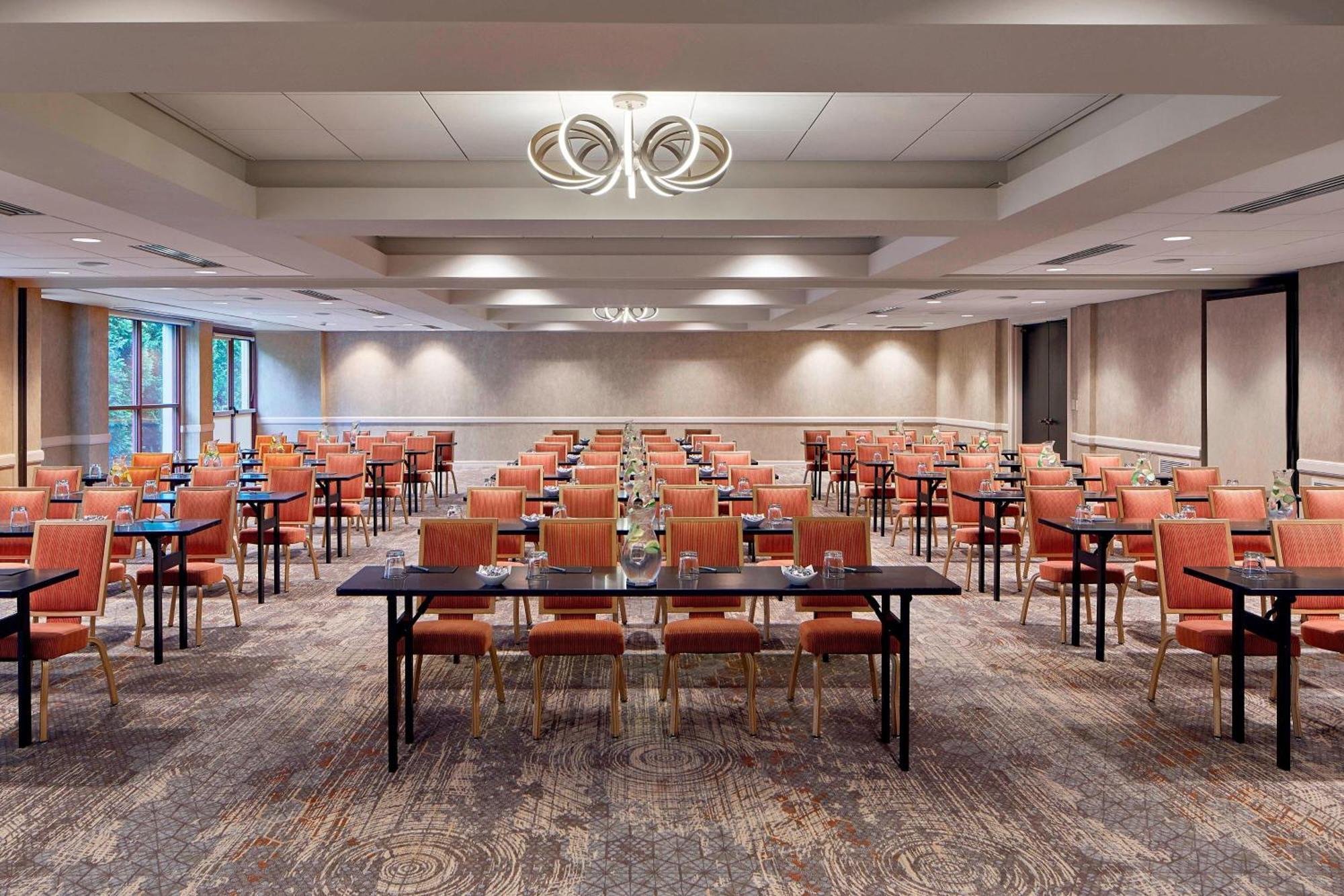 Renaissance Asheville Downtown Hotel Bagian luar foto
