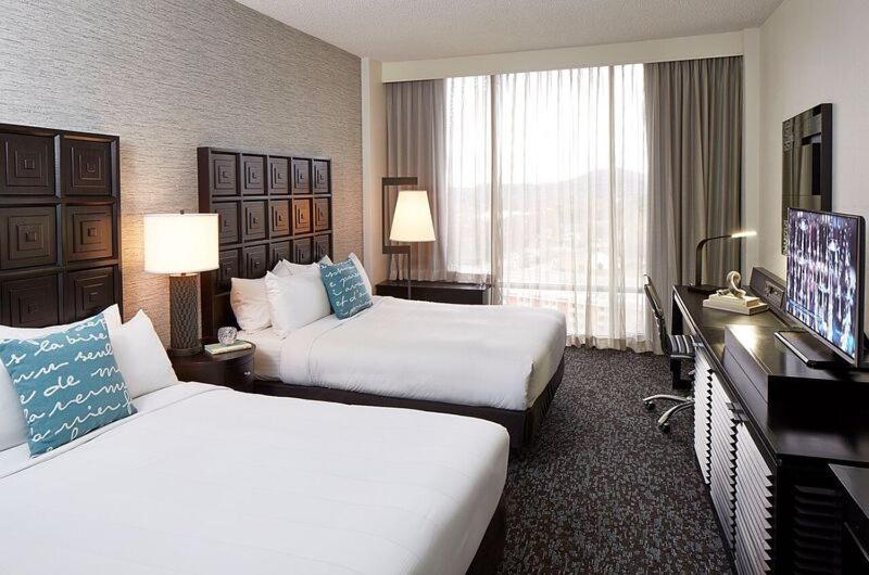 Renaissance Asheville Downtown Hotel Bagian luar foto